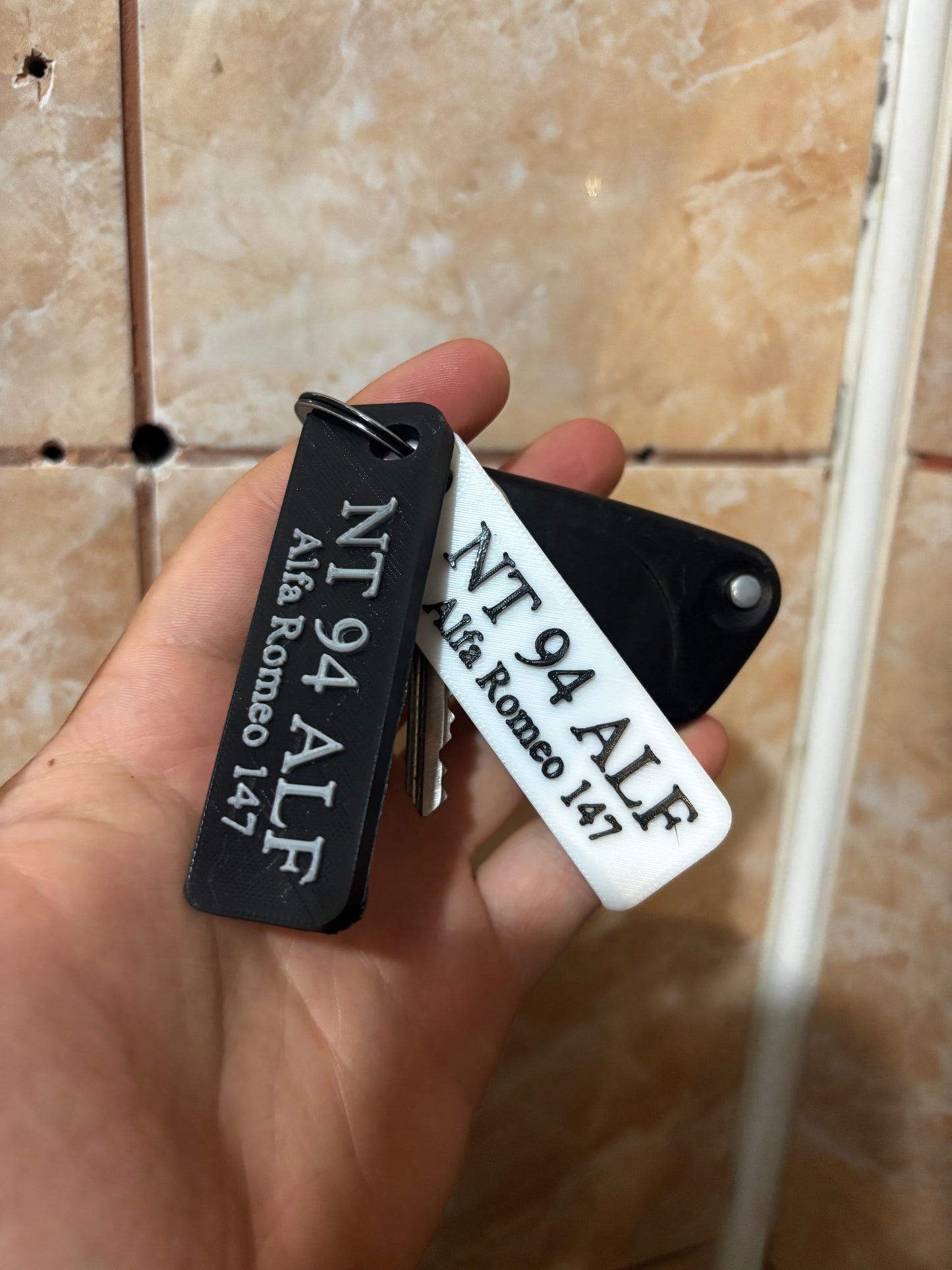 Breloc Personalizat Auto – Număr Înmatriculare + Model Mașină